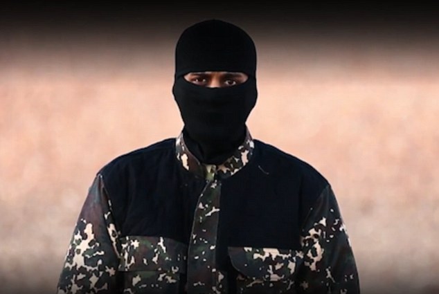 2FC4B60300000578-3382779-In_the_10_minute_long_propaganda_video_one_executioner_pictured_-m-34_1451835642034