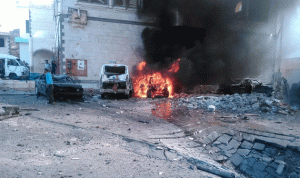 بالصور.. قتلى بإنفجار أمام القصر الرئاسي في عدن