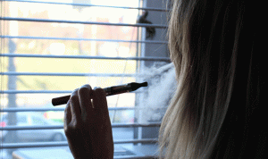 بريطانيا توافق على طرح جهاز للسجائر الإلكترونية