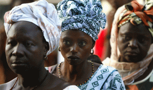 غامبيا تفرض الحجاب في الإدارات العامة