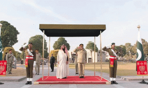 ولي ولي العهد السعودي يلتقي قائد الجيش الباكستاني