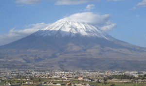 أخطر بركان في بيرو يثور مجددا