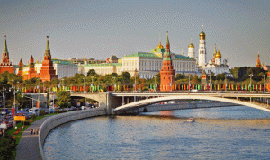 هل يجتمع منتجي النفط  في موسكو لبحث تجميد الإنتاج؟