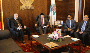 مقبل عرض مع سفير اندونيسيا العلاقات بين البلدين