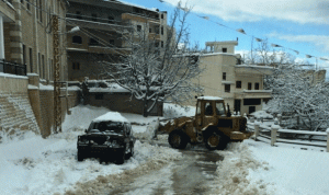 الثلوج غطت المرتفعات الجبلية في عكار والجرافات تفتح الطرقات