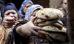 مصر:  أزمة الدولار تؤدي الى نقص ملحوظ في السلع الغذائية المدعمة
