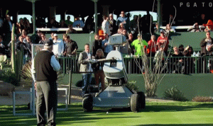بالفيديو.. روبوت يلعب الغولف