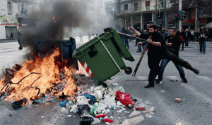 بالصور.. اشتباكات بين المزارعين والشرطة في أثينا