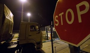 اوكرانيا تمنع مرور شاحنات البضائع الروسية عبر اراضيها