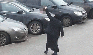 بالفيديو… امرأة تتجول برأس طفلة في شوارع موسكو!