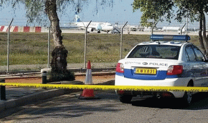 قبرص تمدّد اعتقال مختطف الطائرة المصرية