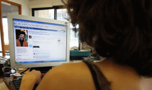 لبنانيون يودعون “فايسبوك” خوفاً من الترحيل