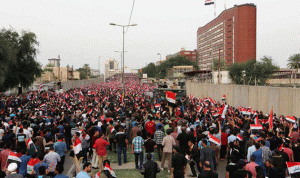 آلاف العراقيين يتظاهرون  في بغداد