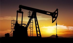 تعطل إنتاج النفط ينعش الأسعار