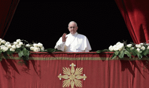 البابا يحضّ في رسالة الفصح على السلام ومحاربة الإرهاب بالحب