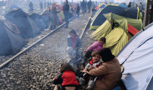 قتيلان جراء حريق بمخيم للمهاجرين في اليونان