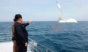 كوريا الشمالية تجري اختبارا على اطلاق صاروخ من غواصة