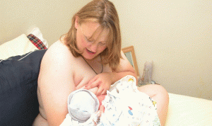 الأمهات البدينات وصعوبة الرضاعة الطبيعية