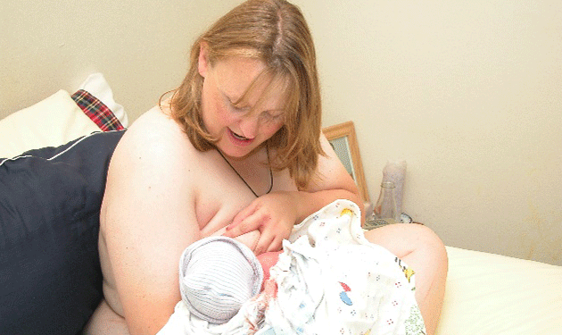 Obese-mother-breastfeeding