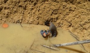 انتشل جثة طفل غرق في بركة مياه في بوداي