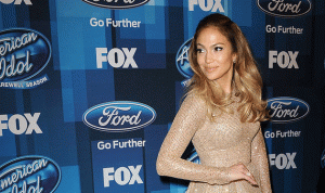 بالصور… إطلالة ذهبية لبنانية لجنيفر لوبيز