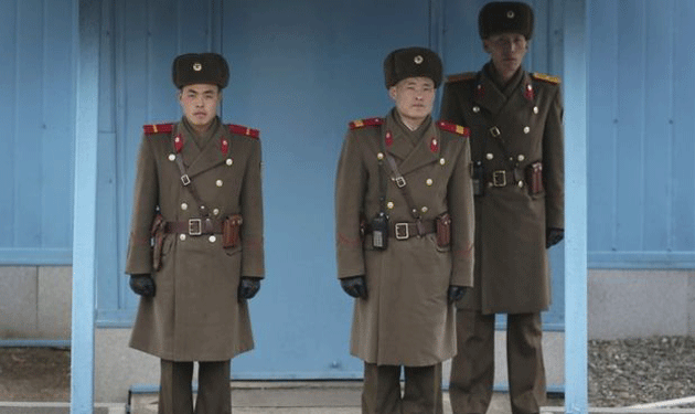 north-korea-officers