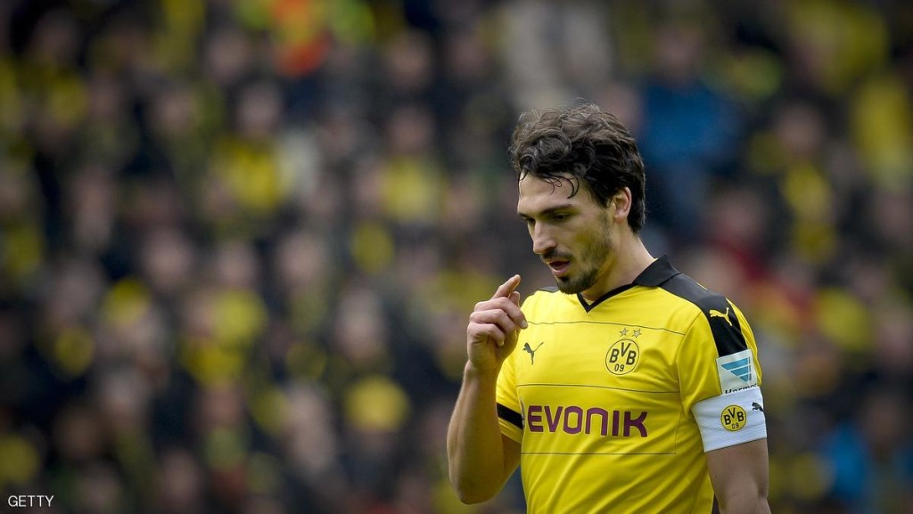 Dortmund's defender Mats Hummels reacts during the German first division Bundesliga football match Borussia Dortmund vs VfL Wolfsburg, in Dortmund, western Germany, on April 30, 2016. / AFP / Sascha SCH������RMANN / RESTRICTIONS: DURING MATCH TIME: DFL RULES TO LIMIT THE ONLINE USAGE TO 15 PICTURES PER MATCH AND FORBID IMAGE SEQUENCES TO SIMULATE VIDEO. == RESTRICTED TO EDITORIAL USE == FOR FURTHER QUERIES PLEASE CONTACT DFL DIRECTLY AT + 49 69 650050         (Photo credit should read SASCHA SCHURMANN/AFP/Getty Images)
