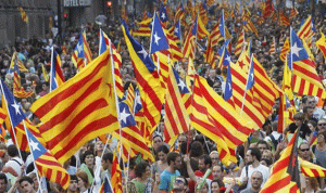القضاء يسمح لجماهير “برشلونة” بحمل أعلام كاتالونيا