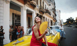 شوارع هافانا… منصة عرض لأزياء Chanel! (بالصور والفيديو)