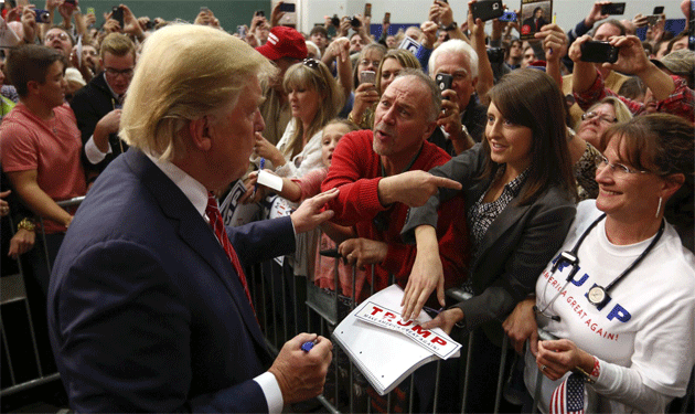 donald-trump-with-supporters