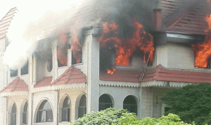 إخماد حريق في منزل رئيس بلدية جوار الحشيش