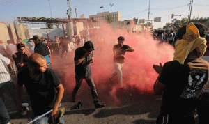 إطلاق الغاز المسيل للدموع على محتجين في بغداد