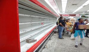 فنزويلا: الازمة السياسية تهدد الاقتصاد بالانهيار