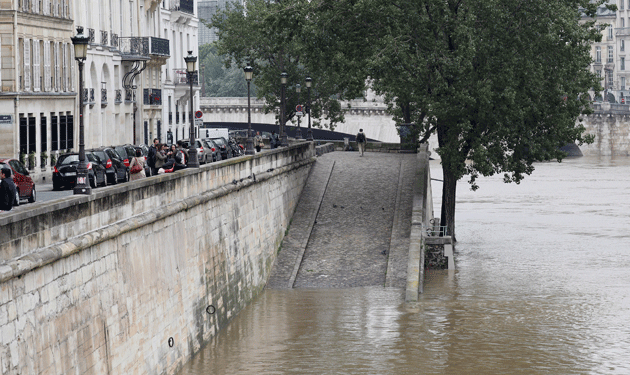 Flooding-river-Seine2