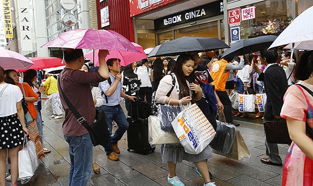 china-japan-tourist