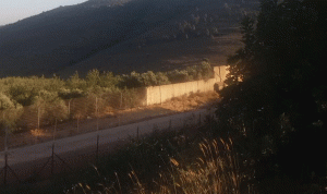 كاميرات تجسس اسرائيلية على الجدار قبالة طريق كفركلا عديسة