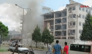 مقتل مدني وإصابة شرطيين بانفجار جنوب شرق تركيا