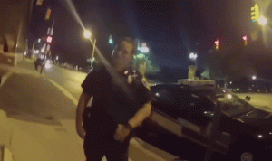 بالفيديو… لحظة إصطدام سائق يلعب “البوكيمون” بسيارة شرطة!