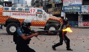 مقتل شرطي بانفجار خلال صلاة الفطر في بنغلادش