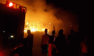 حريق في محل في بلونة وإصابة صاحبه بحروق