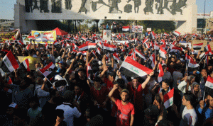 مئات المتظاهرين في بغداد يطالبون بالإصلاح