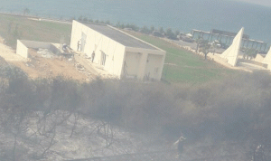 حريق أعشاب وسنديان على الطريق البحرية في المدفون
