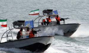 البيت الأبيض يحذر من تحرك الزوارق الإيرانية بمياه الخليج