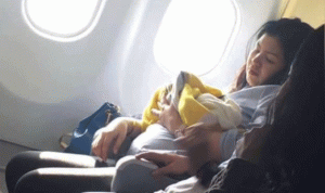 طفلة وُلدت على متن الطائرة… وهذا ما حصلت عليه! (بالصور والفيديو)