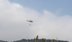 طوافة تابعة للجيش تباشر عملية إطفاء حريق أكروم في عكار