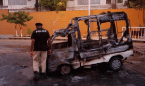 باكستان… أعمال عنف في كراتشي والأمن يعتقل سياسيين