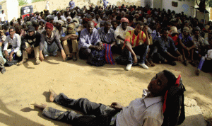 السودان يوقف مئات المهاجرين قرب الحدود مع ليبيا