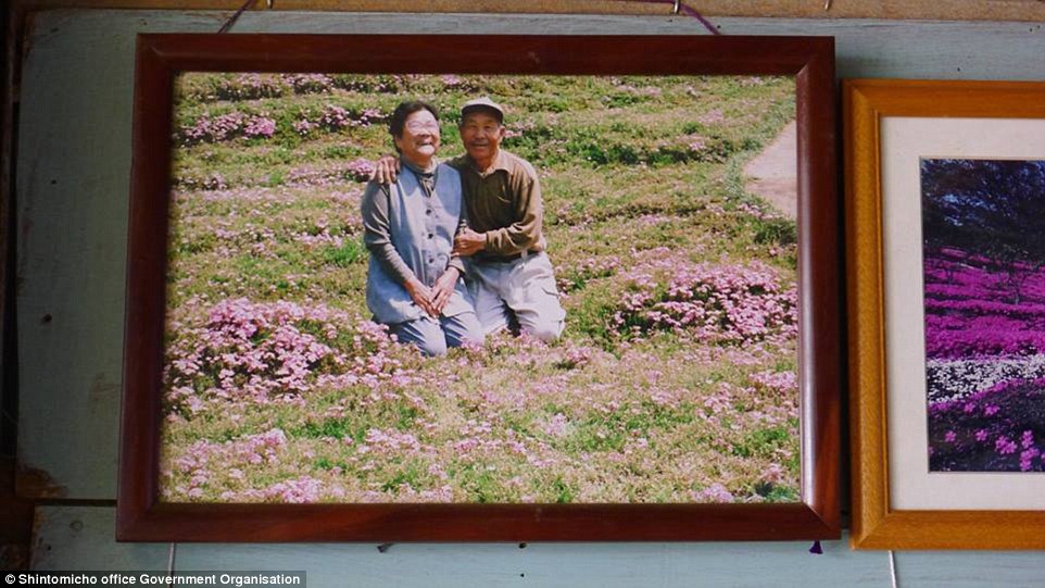 3158de9c00000578-3453325-together_he_hit_on_the_idea_after_noticing_some_passersby_admiri-a-67_1455820415503