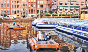 قوارب ذاتية القيادة في أمستردام