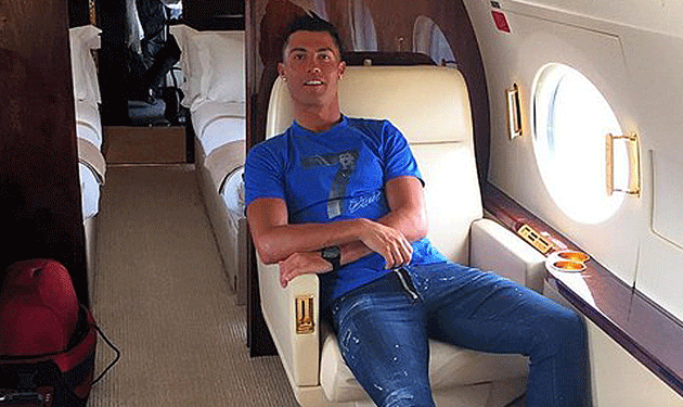 cristiano-ronaldo-plane-1